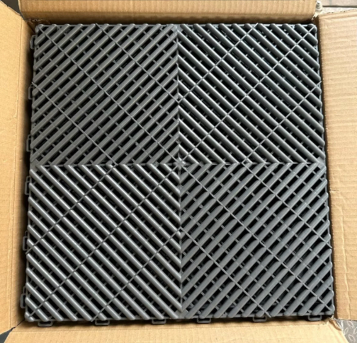 Tru-Flow Garage Tiles XL (15.75in x 15.75in)