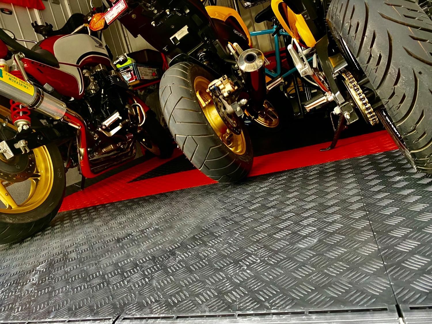 TITAN — Solid Garage Tile