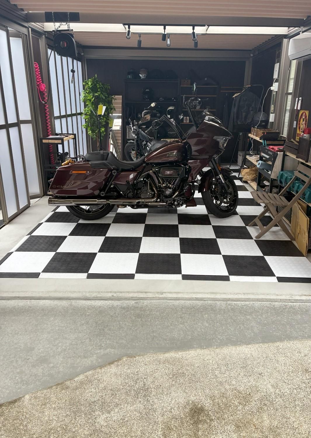 TITAN — Solid Garage Tile