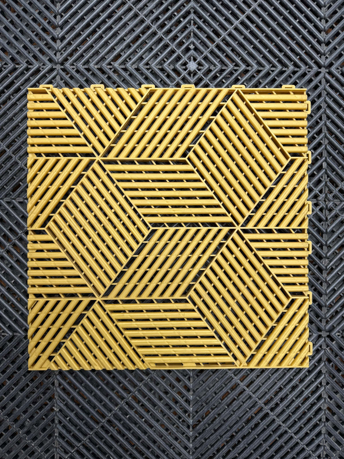 CYBER 3D garage tile in Gold
